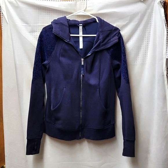 lululemon athletica Tops - 🎈SALE🎈 Lululemon hoodie with velour designed sleeves